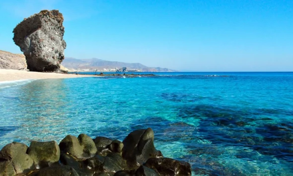 Playa de los Muertos beach with turquoise water and rocky cliffs near Carboneras