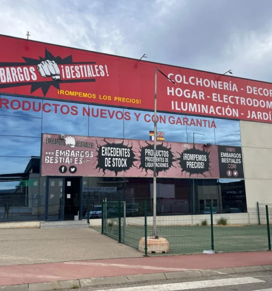 Embargos Bestiales Antas store exterior with signage for home goods, furniture and discount stock